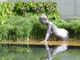 The Foreign&Colonial Investmens'Garden, projekt Thomas Hoblyn. Prosta i piękna rzeźba odbija się w wodzie