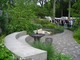 Bradstone Garden, projekt Sarah Eberle to wielki sukces projektu i oczywiście złoty medal. Doskonałym elementem ogrodu jest jego zrównoważone podejście do gospodarowania zasobami wodnymi, styl nowoczesny ale krzywoliniowy