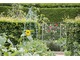 Obeliski i podpory naturalne w ogrodzie warzywnym