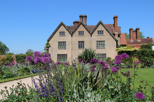 Packwood House Garden to stary dom i piękny, renesansowy ogród, których początki pamiętają wiek XVI