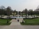  Najbardziej znaną panoramę można podziwiać z ogrodów tarasowych. Widąc wtedy tryskającą fontannę przy głównej alei parkowej u podnóża pałacowego wzgórza