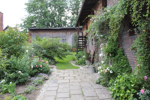 Dziedziniec przypomina mi ogród Great Dixter