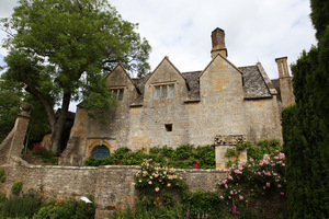 Snowshill Manor to niezwykła i intrygująca posiadłość z ogrodem w stylu Arts and Crafts